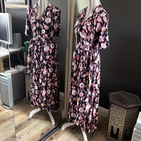 Boden Dresses & Skirts - 🔥1 hour sale. Boden, floral wrap dress, STUNNING 👗